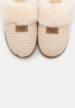 Ugg Cozy - Pantoffels - Cream 13 Ugg Cozy - Pantoffels - Cream -Dames Kledings Winkel 0ba294fceeec41fb9fb38426add47e61