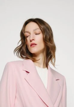 MARC CAIN Blazer - Soft Powder Pink 13 MARC CAIN Blazer - Soft Powder Pink -Dames Kledings Winkel 1372a02d59b8422091759f79ecf97753
