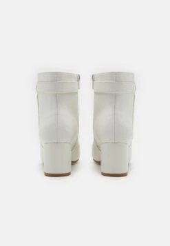 Wide Fit - Korte Laarzen - White -Dames Kledings Winkel 17c7d916626b42ea97932eec2f5dc501