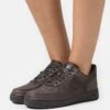 Nike Sportswear Nike Air Force 1 Premium - Sneakers Laag - Velvet Brown -Dames Kledings Winkel 1f812625404b4a09bd6aeaf7566a74be