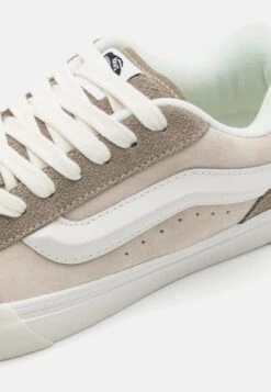 Vans Knu Skool Unisex - Skateschoenen - Beige/Light Brown/White 13 Vans Knu Skool Unisex - Skateschoenen - Beige/Light Brown/White -Dames Kledings Winkel 238d05ef32444177a29e31853b0263e3