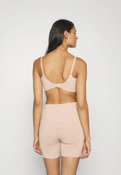 Chantelle Smooth Comfort Wirefree Bra - Bustier - Sirocco -Dames Kledings Winkel 2627891810ef4fc1a512b1e419c89796