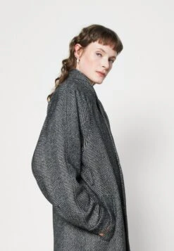 Gestuz Farren Coat - Mantel - Black/White -Dames Kledings Winkel 38d1ca97c4c044d1801280b582a49b06