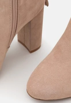 Leather - Laarzen Met Hoge Hak - Beige 13 Leather - Laarzen Met Hoge Hak - Beige -Dames Kledings Winkel 46cb7ba4b24644c79690a3cae899d54e