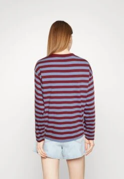 Monki Longsleeve - Dark Red/Blue -Dames Kledings Winkel 4c5e37382bf04b86907a21ac823393e8