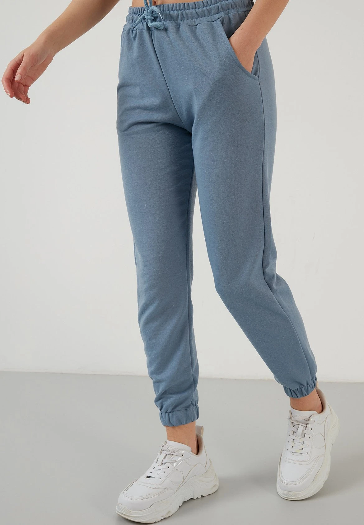 LELA Slim Fit - Trainingsbroek - Baby Blue 5 LELA Slim Fit - Trainingsbroek - Baby Blue - Afbeelding 3