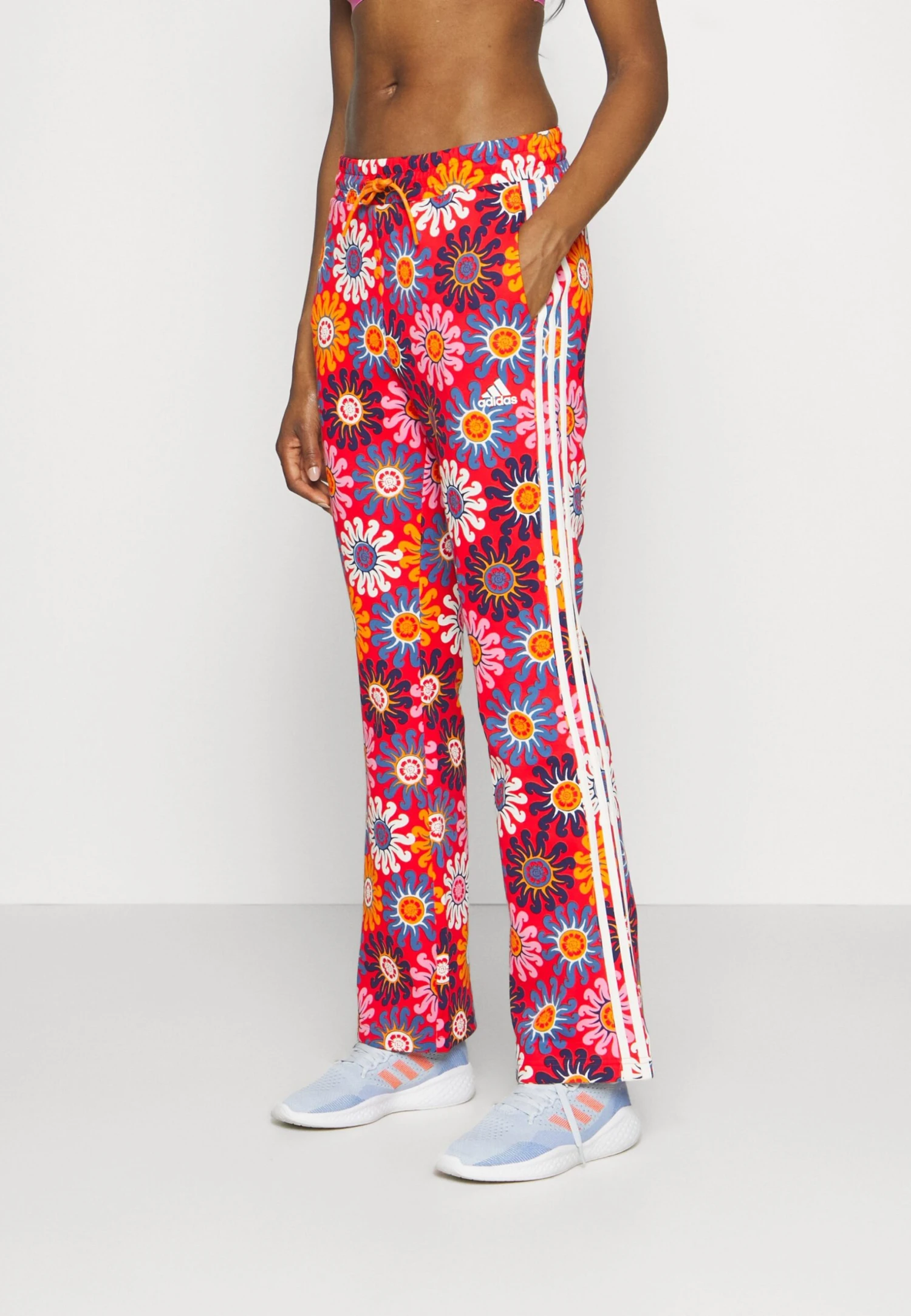 Adidas Sportswear Farm Pants - Trainingsbroek - Vivid Red/Bliss Pink/Unity Orange 3 Adidas Sportswear Farm Pants - Trainingsbroek - Vivid Red/Bliss Pink/Unity Orange