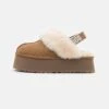 Ugg Funkette - Pantoffels - Chestnut 2 Ugg Funkette - Pantoffels - Chestnut -Dames Kledings Winkel 5e68604260834f95a6262e466901fe26