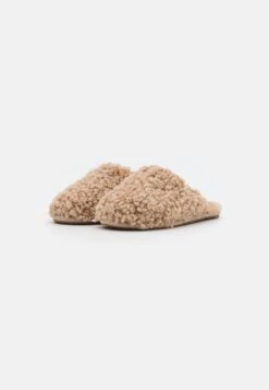 Ugg Maxi Curly Slide - Pantoffels - Sand 10 Ugg Maxi Curly Slide - Pantoffels - Sand -Dames Kledings Winkel 78ba8cb5354e4d749fce1bcfc355f5ff