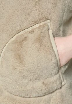 MARC CAIN Bodywarmer - Almond Milk 13 MARC CAIN Bodywarmer - Almond Milk -Dames Kledings Winkel 7cd14e8ad6fe4834a01639b80fc13efe