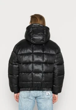 Calvin Klein Jeans Shine Puffer Unisex - Winterjas - Black 9 Calvin Klein Jeans Shine Puffer Unisex - Winterjas - Black -Dames Kledings Winkel 85c58a82996848ac800cbe53f109c9fe
