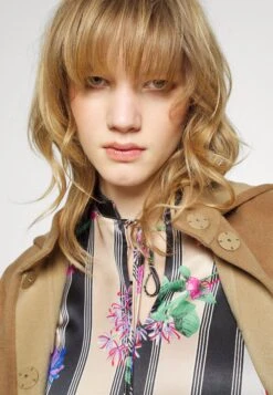 MAX & Co. Mela - Jas - Camel -Dames Kledings Winkel 8d57191a3c3d443a89c269569ff211a4