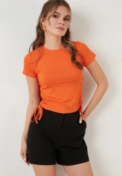 LELA Slim Fit - Blouse - Orange Color 9 LELA Slim Fit - Blouse - Orange Color -Dames Kledings Winkel 8fdb5422a4454595959922540a273b4f