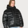 Calvin Klein Jeans Shine Puffer Unisex - Winterjas - Black 1 Calvin Klein Jeans Shine Puffer Unisex - Winterjas - Black -Dames Kledings Winkel 9bce9ed29ba3484d9d9a3151af76d34f
