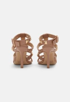 Steve Madden Capri - Sandalen - Nude 17 Steve Madden Capri - Sandalen - Nude -Dames Kledings Winkel 9d4045aa0c954c89a6b211a34353d80a