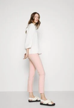 MARC CAIN Broek - Soft Powder Pink 15 MARC CAIN Broek - Soft Powder Pink -Dames Kledings Winkel a80dcf6d25524cdda08faf593ea35c61