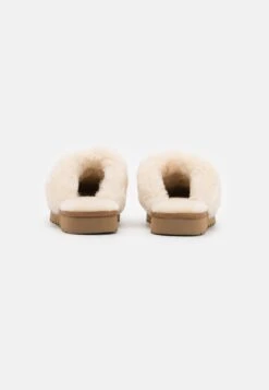 Ugg Cozy - Pantoffels - Cream 11 Ugg Cozy - Pantoffels - Cream -Dames Kledings Winkel b5571a74f6324f21a1659713442b57c9