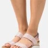 Skechers Beach Kiss - Sandalen Met Sleehak - Blush 1 Skechers Beach Kiss - Sandalen Met Sleehak - Blush -Dames Kledings Winkel c4cc568e59db442c9db1e29e45cfa084