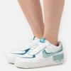 Nike Sportswear W Af1 Shadow - Sneakers Laag - Summit White/Mineral/Industrial Blue/Geode Teal/Sea Glass 1 Nike Sportswear W Af1 Shadow - Sneakers Laag - Summit White/Mineral/Industrial Blue/Geode Teal/Sea Glass -Dames Kledings Winkel cff19edb6c004e6d8d121819a3a96afb
