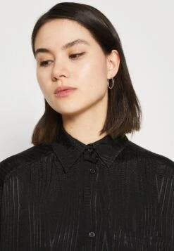 Monki Blousejurk - Black Jaquard 13 Monki Blousejurk - Black Jaquard -Dames Kledings Winkel d35e4ded7d9d4d5c8bda640341787a43