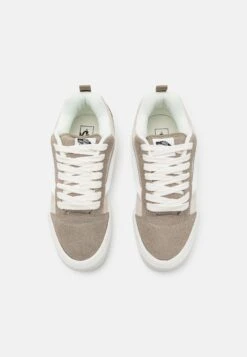 Vans Knu Skool Unisex - Skateschoenen - Beige/Light Brown/White 11 Vans Knu Skool Unisex - Skateschoenen - Beige/Light Brown/White -Dames Kledings Winkel da6bd36bf9d3469ea05d64d192dd8ac3