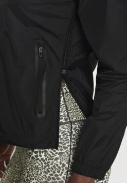 Ellesse Tepolini Jacket - Windjack - Black -Dames Kledings Winkel e3b96d89fd12493ca5d148dcf1005035
