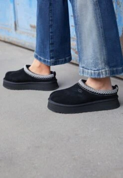 Ugg Tazz - Pantoffels - Nero -Dames Kledings Winkel ec14f6f907dc40369bc30b7a4678a861