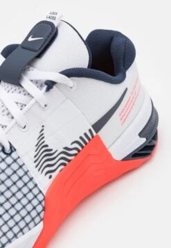 Nike Performance Metcon 8 Unisex - Trainingsschoen - White/Obsidian/Bright Crimson 13 Nike Performance Metcon 8 Unisex - Trainingsschoen - White/Obsidian/Bright Crimson -Dames Kledings Winkel ee6ac51fbbeb41c7ba2d141a5ca6a062