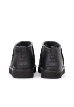 Ugg Korte Laarzen - Nero 10 Ugg Korte Laarzen - Nero -Dames Kledings Winkel fd30a310a4784f7187e3791c53986639